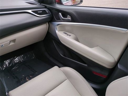 Used 2023 Genesis G70 2.0T image 16