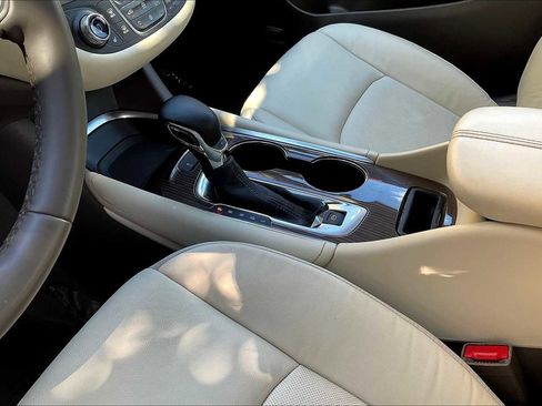 Used 2024 Chevrolet Malibu LT image 14