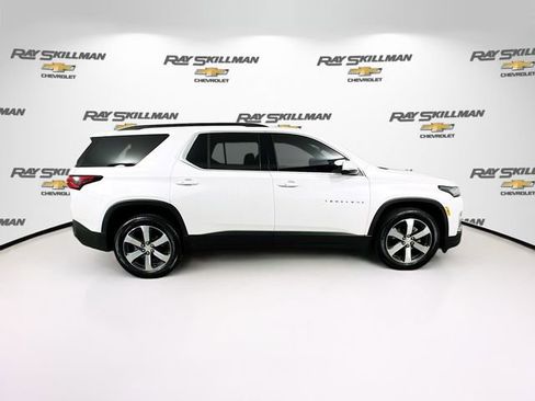 Used 2023 Chevrolet Traverse LT w/ LT Premium Package image 8