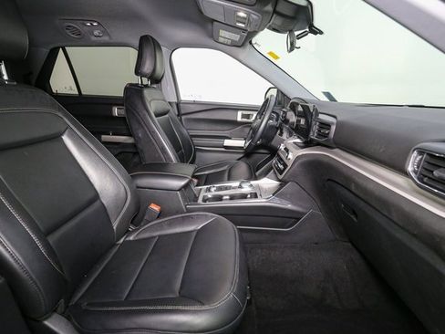 Used 2023 Ford Explorer XLT w/ Equipment Group 202A image 17