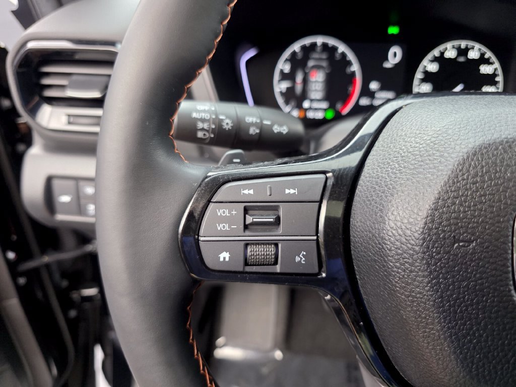 Used 2025 Honda Pilot TrailSport image 21