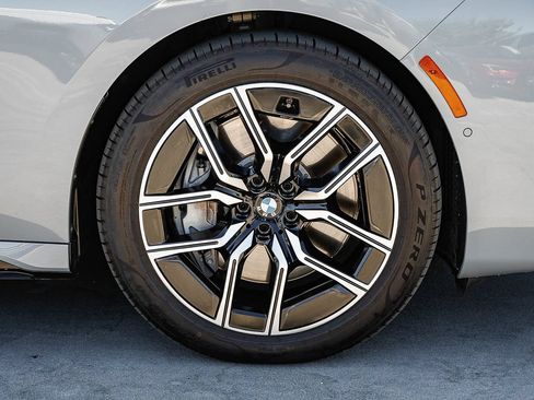 Used 2023 BMW 760i xDrive AWD/4WD image 9