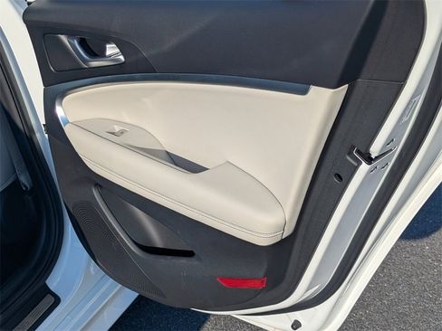 Used 2025 Genesis G70 2.5T image 15