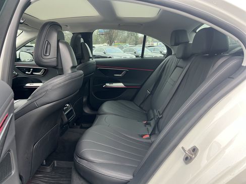 Used 2025 Mercedes-Benz E 350 Sedan image 33