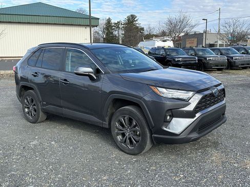 Used 2023 Toyota RAV4 XLE Premium image 2