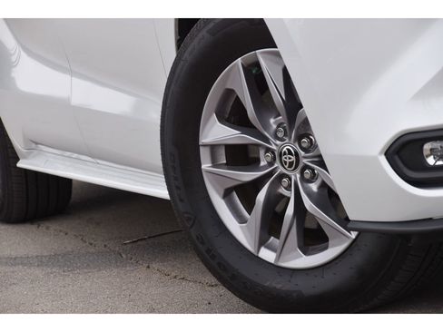 Used 2025 Toyota Sienna XLE w/ XLE Plus Package image 10