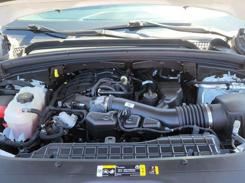 Used 2023 Jeep Grand Cherokee L Laredo image 40