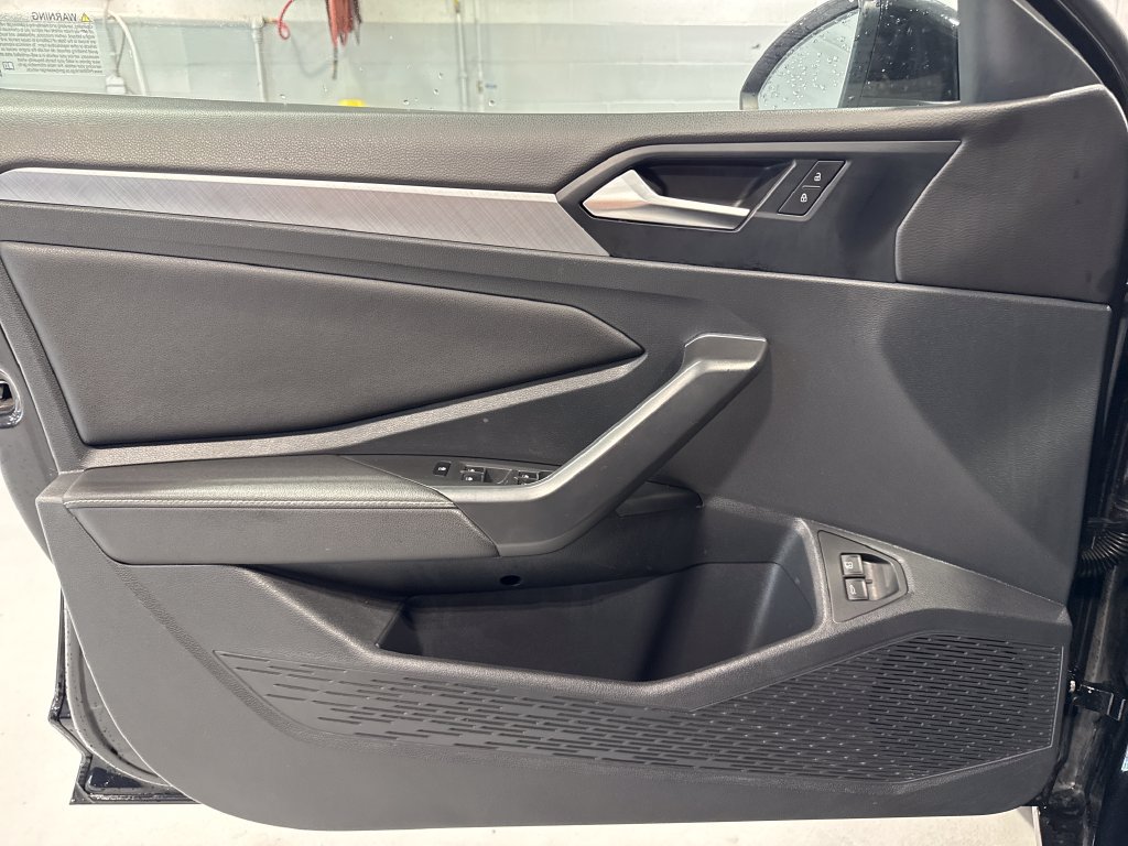 Used 2024 Volkswagen Jetta SE FWD image 28