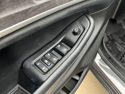 Used 2023 Jeep Grand Cherokee L Limited image 14