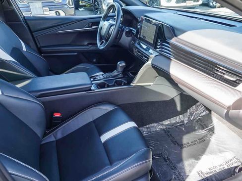 Used 2025 Toyota Camry SE image 15