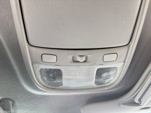 Used 2006 MAZDA MPV LX w/ LX Plus Pkg FWD image 12