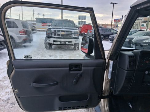 Used 2004 Jeep Wrangler Unlimited Sport Utility 2D image 12