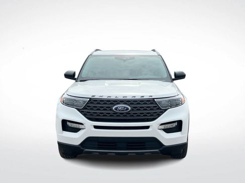 Used 2024 Ford Explorer XLT w/ Equipment Group 202A image 3