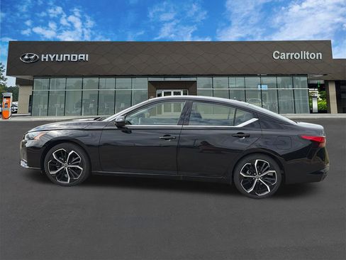 Used 2025 Nissan Altima 2.5 SR FWD image 8