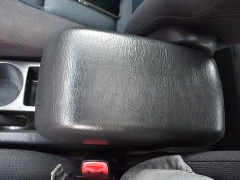 Used 2008 Toyota Matrix XR image 28