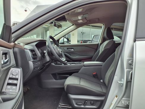 Used 2023 Nissan Rogue SV AWD/4WD image 21