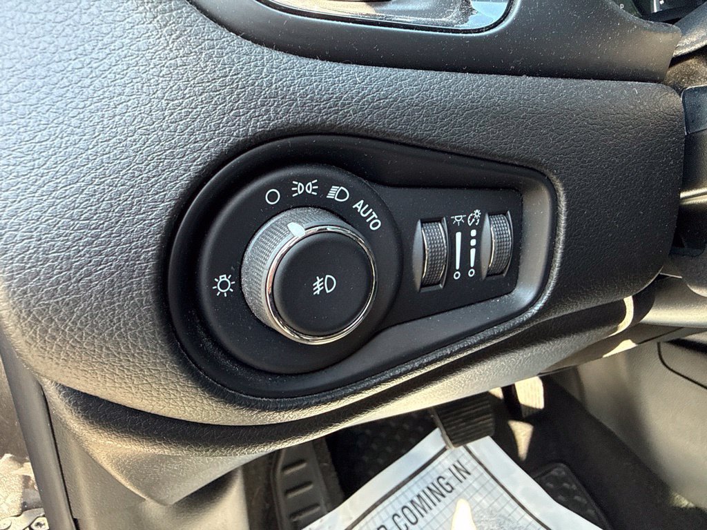 Used 2017 Jeep Renegade Altitude AWD/4WD image 19
