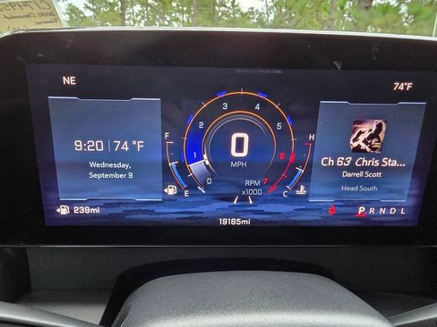 Used 2025 Chevrolet Traverse LT FWD image 34