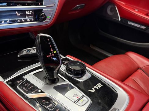 Used 2018 BMW M760i xDrive image 24