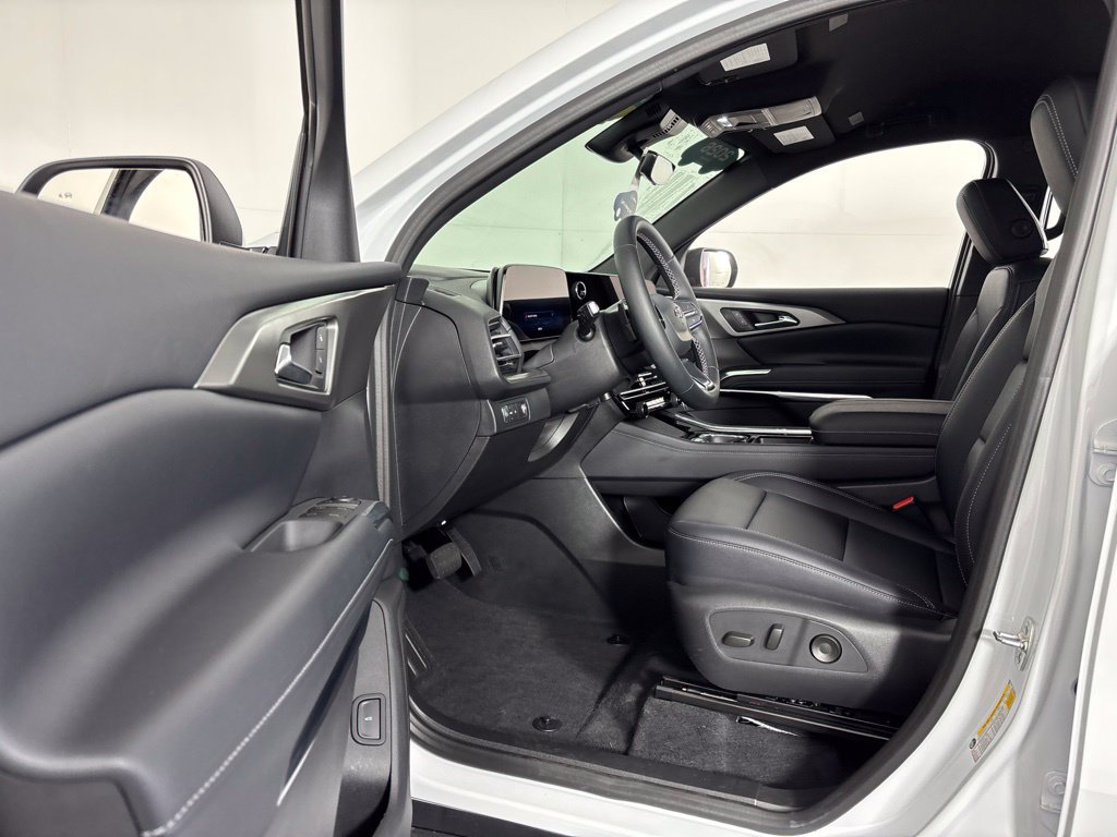 Certified 2026 Chevrolet Traverse LT w/ Midnight/Sport Edition FWD image 28