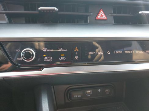 Used 2024 Kia Sportage EX FWD image 20