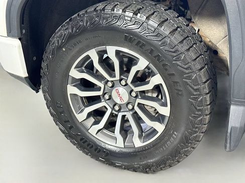 Used 2020 GMC Sierra 1500 AT4 w/ AT4 Premium Package AWD/4WD image 34