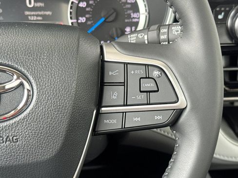 New 2026 Toyota Highlander XLE image 27