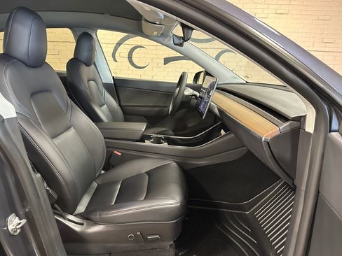 Used 2021 Tesla Model Y Long Range image 25