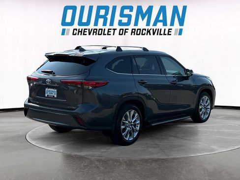 Used 2022 Toyota Highlander Limited FWD image 6