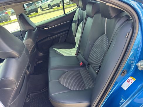 Used 2018 Toyota Camry SE FWD image 13