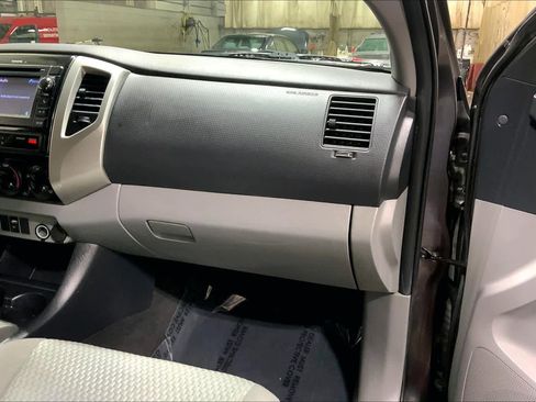 Used 2013 Toyota Tacoma 4x4 Access Cab w/ SR5 Pkg image 19