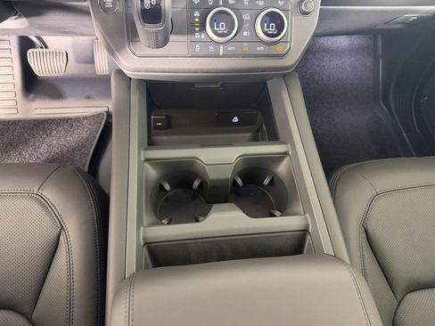 New 2026 Land Rover Defender 90 X-Dynamic SE AWD/4WD image 14