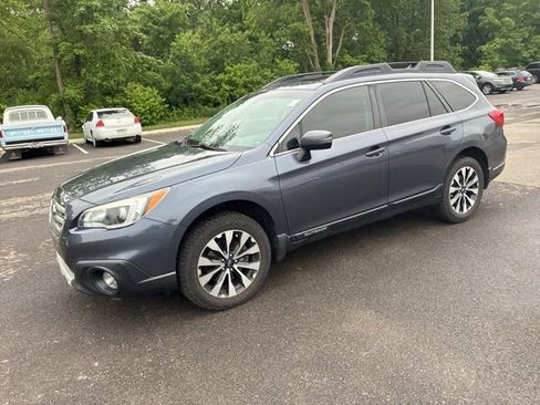 Used 2017 Subaru Outback 2.5i Limited AWD/4WD image 2