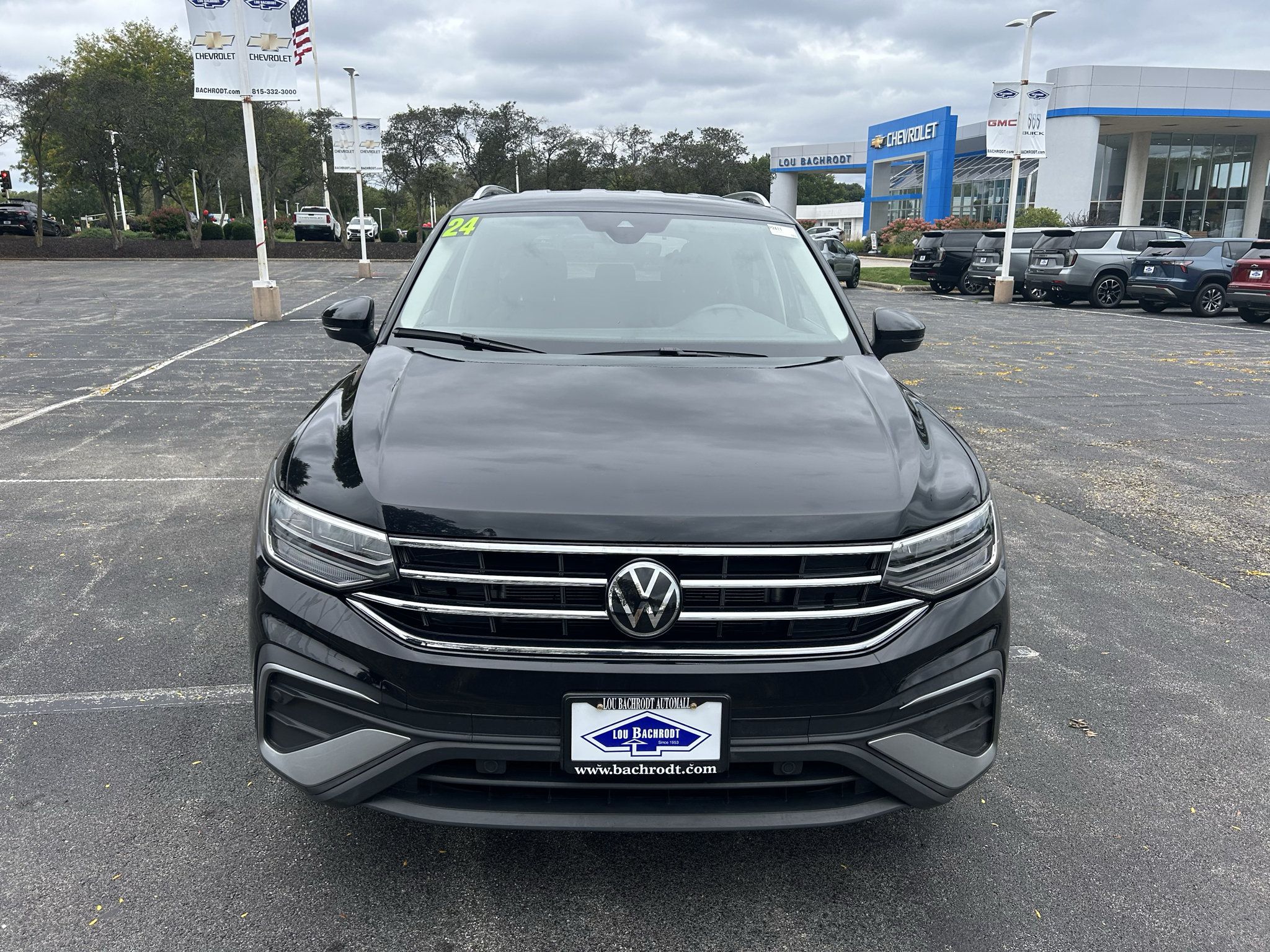 Used 2024 Volkswagen Tiguan Wolfsburg Edition AWD/4WD image 2