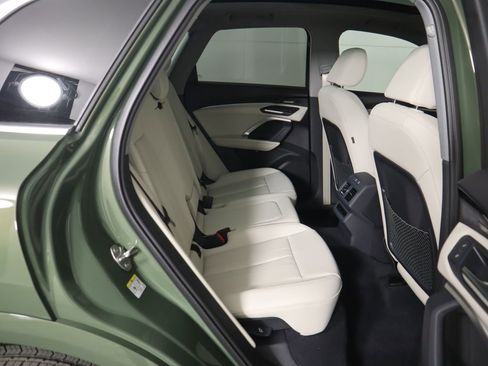 Used 2025 Audi Q5 Premium Plus w/ Premium Plus image 25