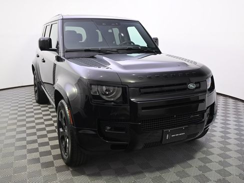 Used 2022 Land Rover Defender 110 X-Dynamic SE AWD/4WD image 9