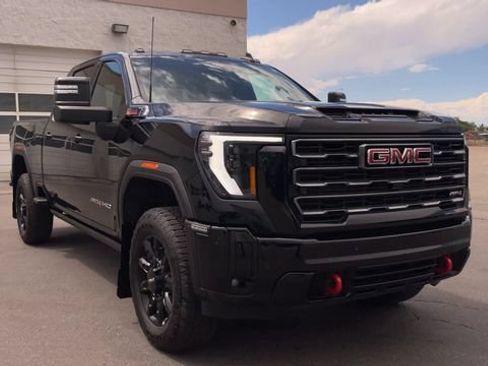 Used 2025 GMC Sierra 3500 AT4 w/ AT4 Premium Plus Package AWD/4WD image 4