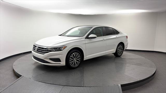 Used 2020 Volkswagen Jetta SE w/ SE Cold Weather Package FWD image 2