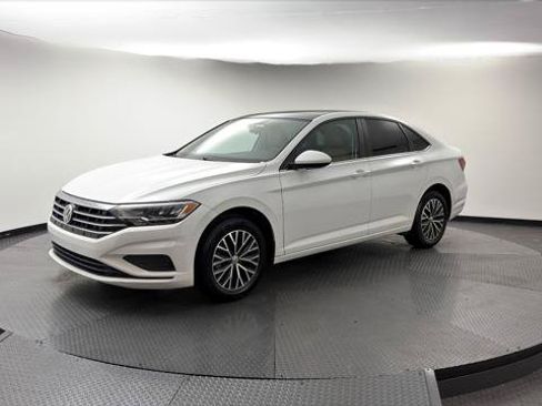 Used 2020 Volkswagen Jetta SE w/ SE Cold Weather Package FWD image 2