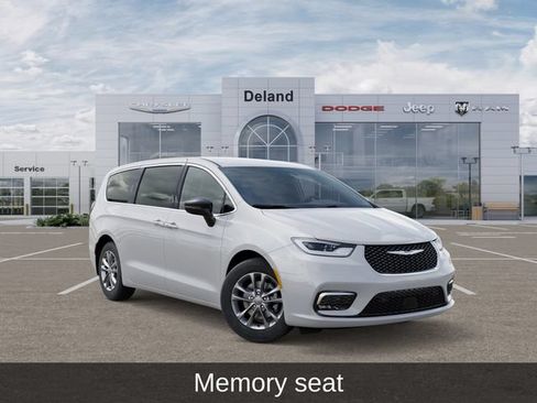 New 2026 Chrysler Pacifica Select FWD image 5