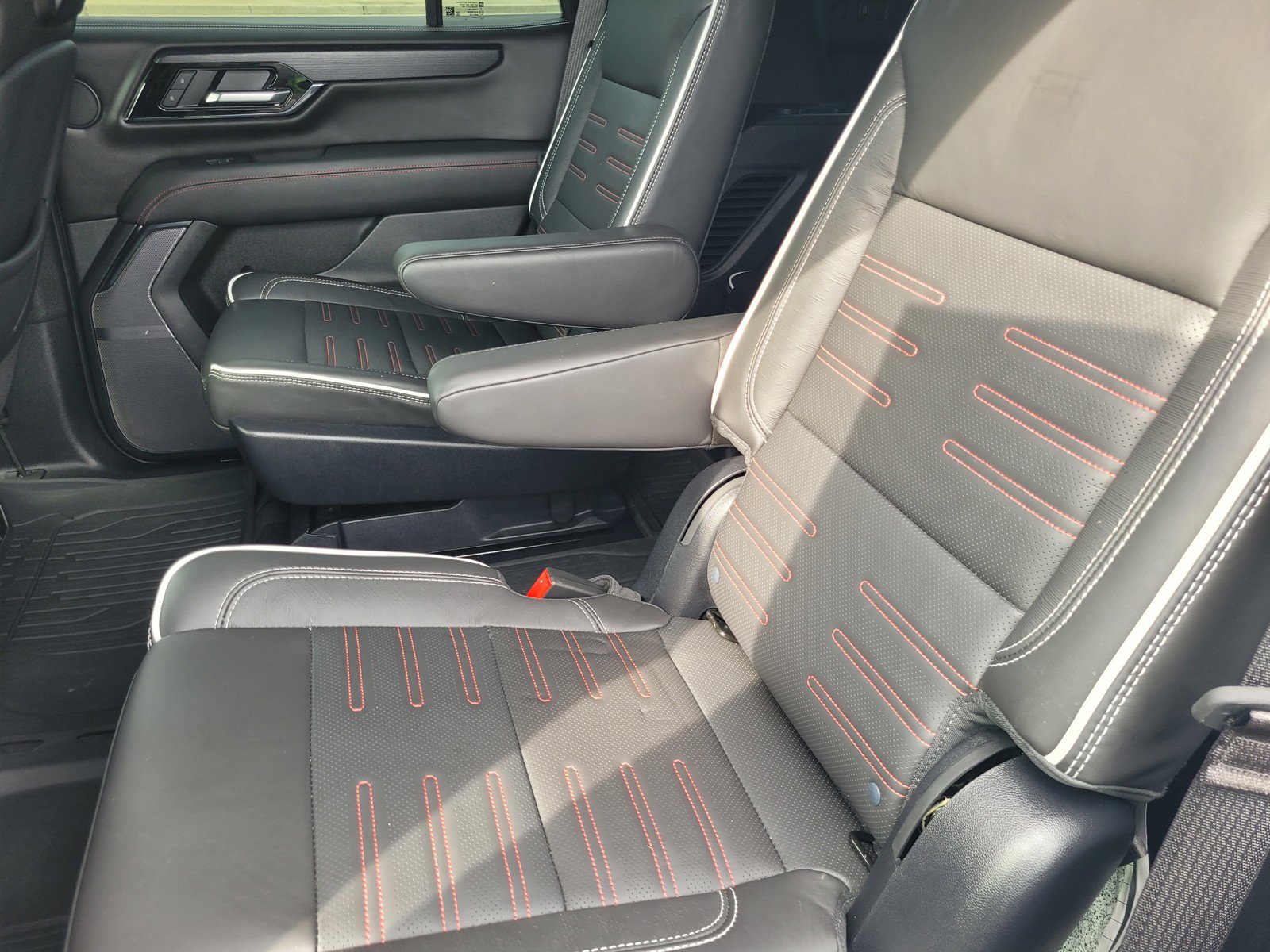 Used 2025 GMC Yukon AT4 Ultimate w/ LPO, Floor Liner Package AWD/4WD image 12