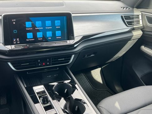 New 2025 Volkswagen Atlas Cross Sport SE AWD/4WD image 32