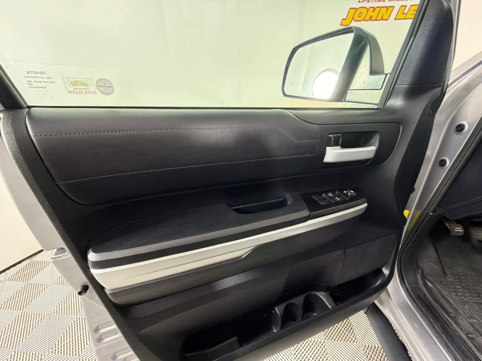 Used 2017 Toyota Tundra Limited w/ Limited Premium Package AWD/4WD image 24