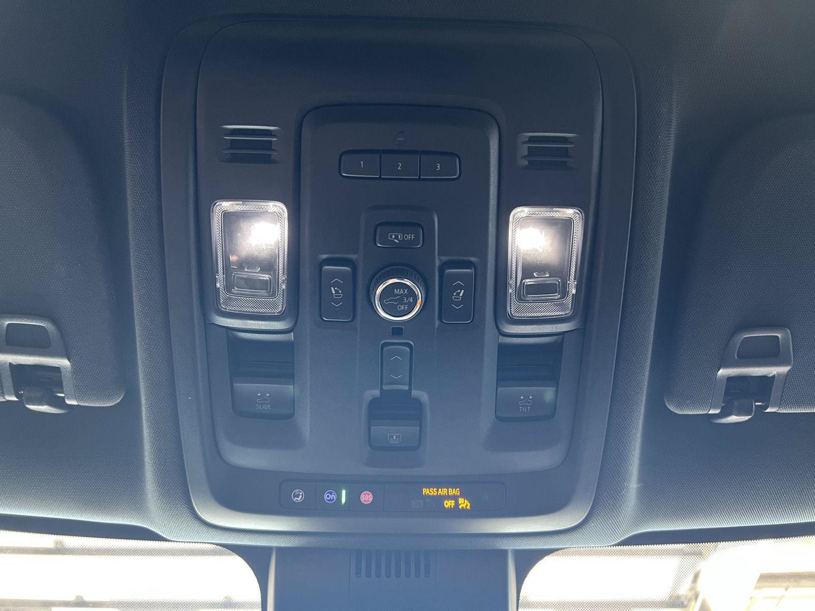 Used 2023 Chevrolet Tahoe Premier AWD/4WD image 45