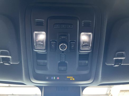 Used 2023 Chevrolet Tahoe Premier AWD/4WD image 45