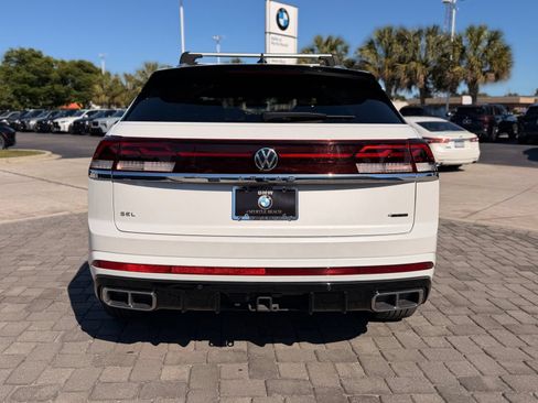 Used 2024 Volkswagen Atlas Cross Sport SEL R-Line AWD/4WD image 9