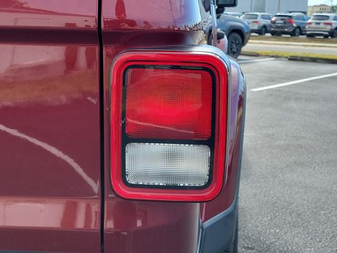 Used 2021 Jeep Gladiator Sport image 12