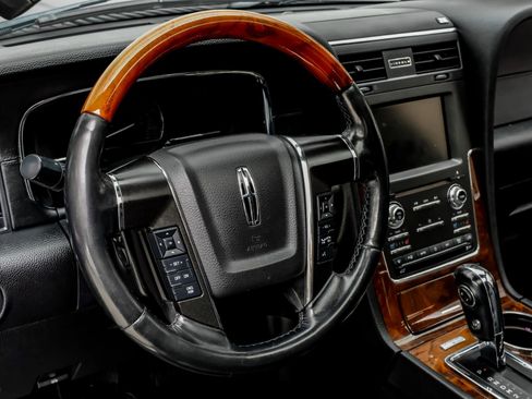Used 2015 Lincoln Navigator 2WD image 18
