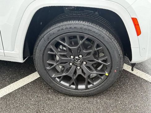 New 2026 Jeep Grand Cherokee L Summit AWD/4WD image 10