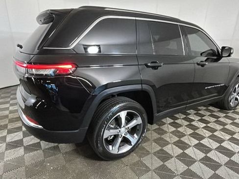 Used 2023 Jeep Grand Cherokee 4WD 4xe image 2